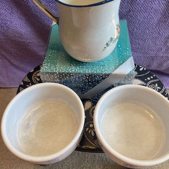 Quaker Oats Stoneware Bowl Pair with small enamels handled floral pitcher - Picture 6 of 7